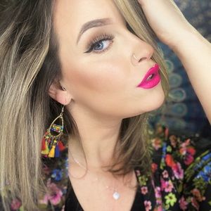 Come hang out and play 💄💋